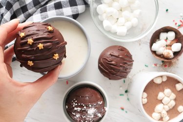 Hot chocolate cocoa bombs