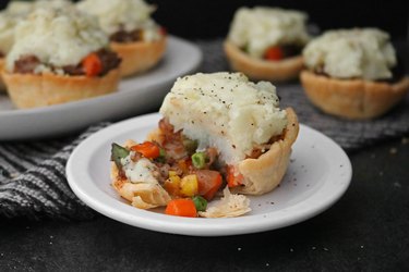 Mini shepherd\'s pot pies