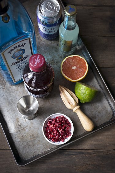 Pomegranate Gin and Tonic Cocktail | eHow