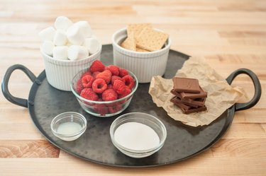 How to Make Raspberry S\'mores