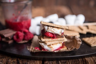 How to Make Raspberry S\'mores