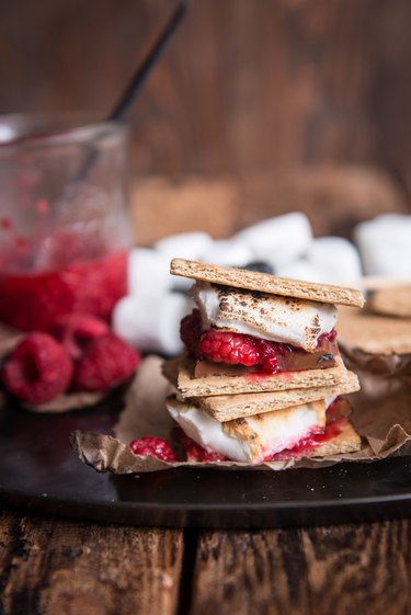 How to Make Raspberry S\'mores