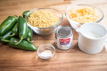 Baked Mac & Cheese Stuffed Jalapeños Recipe