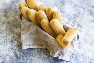 How to Make Olive Garden\'s Breadsticks