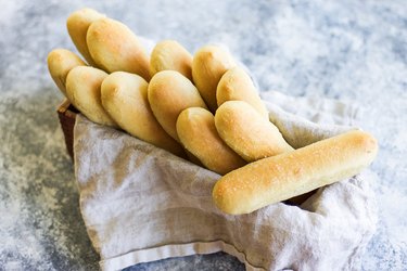 How to Make Olive Garden\'s Breadsticks